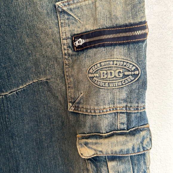 BDG Extreme Pocket Logan Cinch Back Boyfriend Jeans size 26 - Picture 6 of 10